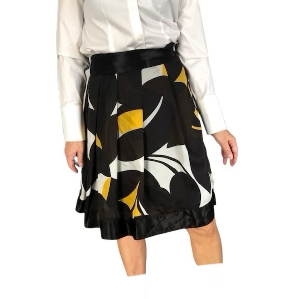 Nygard black gold & white silky flat pleated skirt size 6 100% polyester